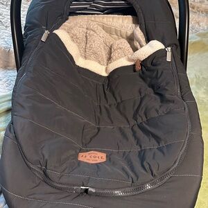 JJ Cole Black and Cream Car Seat Cover